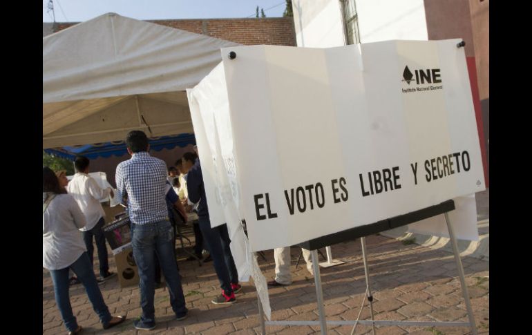 Los tres estados han iniciado el proceso electoral en las casillas instaladas en cada entidad, sin registrar incidentes por el momento. NTX / I. Hernandez