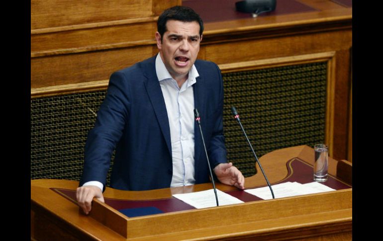 Tsipras dijo que los deudores envían el mensaje de que un mandato popular no puede cambiar las cosas. AFP / L. Gouliamaki