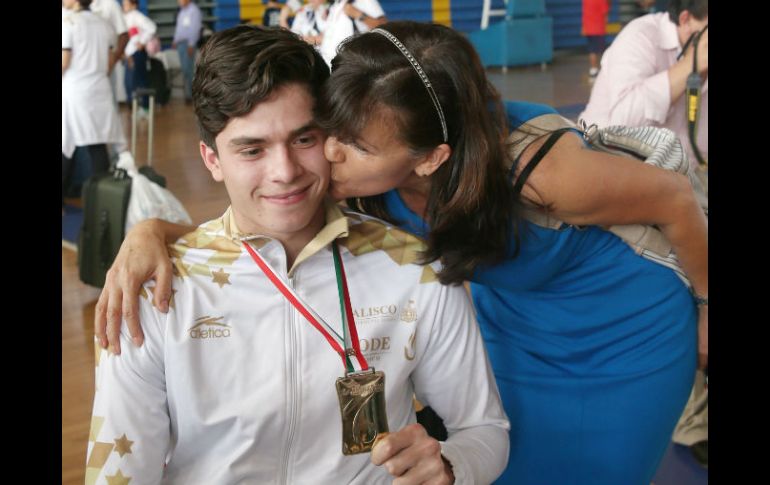 El nadador Iván Alejandro Esquivel Ramírez ganó seis medallas de oro en la Paralimpiada Nacional en Querétaro. EL INFORMADOR / M. Vargas
