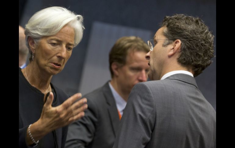 El presidente del Eurogrupo y titular de Finanzas holandés, Jeoren Dijsselbloem conversa con Christine Lagarde, directora del FMI. AP / V. Mayo