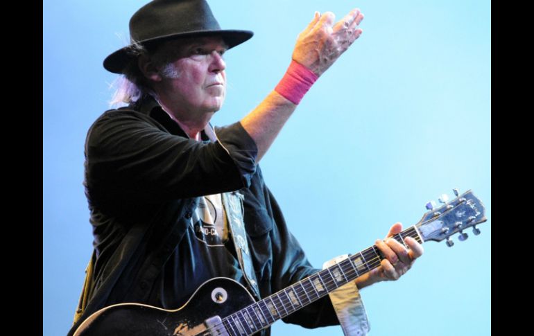Neil Young no hace canciones para que Donald Trump las utilice en su campaña presidencial, así lo dijo el músico. AFP / ARCHIVO