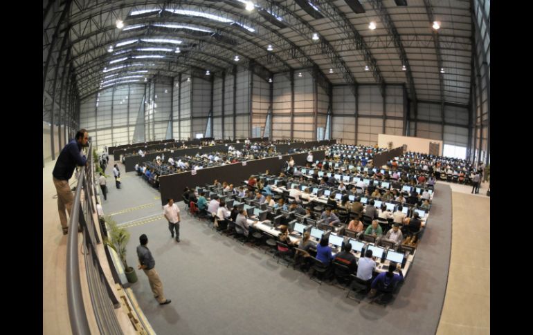 La SEV dispuso mil 200 equipos de cómputo conectados a Internet y un equipo humano conformado por cerca de 100 trabajadores. NTX / ESPECIAL