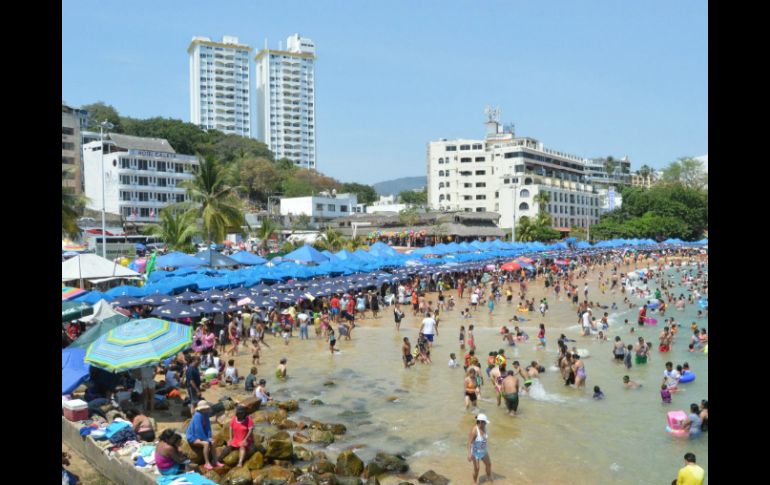 Las playas de Acapulco lucieron con afluencia turística numerosa. NTX / ARCHIVO