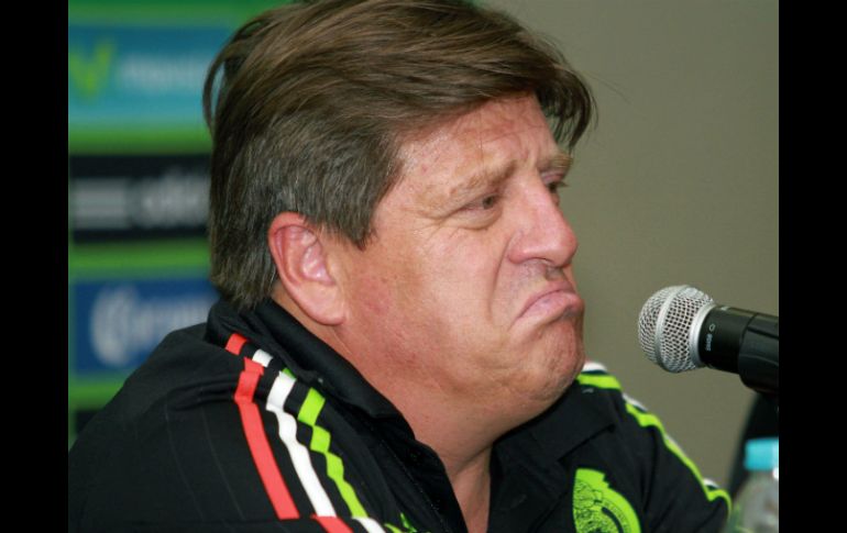 El técnico Miguel Herrera ha sido muy criticado tras Copa América y la eliminación. AFP / ARCHIVO