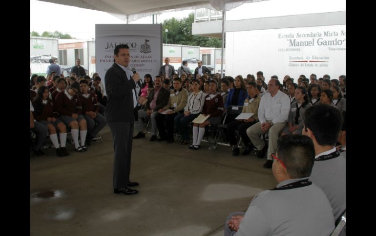 Aristóteles Sandoval destaca que su gobierno está comprometido en formar estudiantes competitivos. ESPECIAL / Ayuntamiento de Tlaquepaque