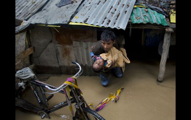 Las fuertes lluvias han provocado numerosos derrumbes en Saurashtra, la región más afectada. AP / D. Yasin