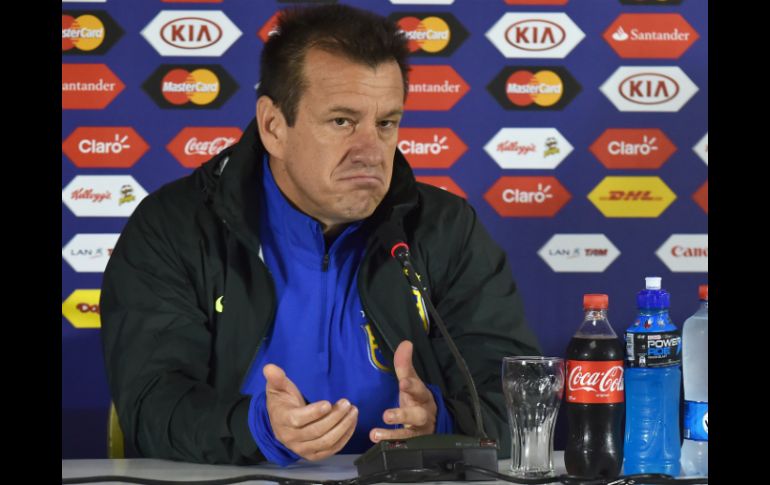 El seleccionador brasileño asegura que tanto Cavani como Jara reaccionaron de forma equivocada. AFP / N. Almeida