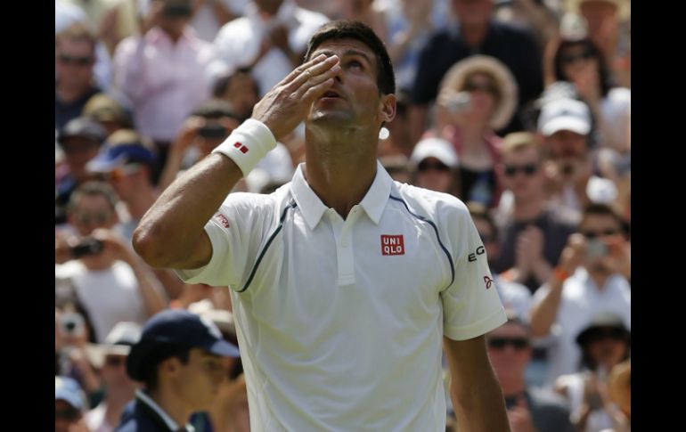 Novak se sobrepuso al calor de Wimbledon y ganó su encuentro. AFP / A. Dennis