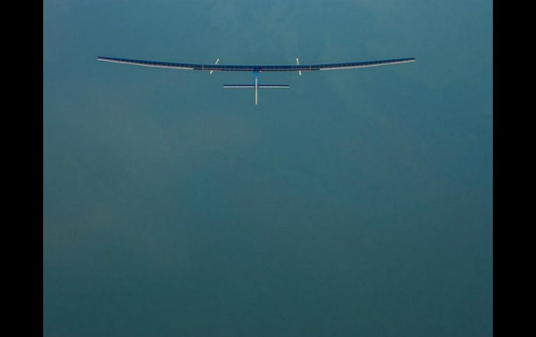 Solar Impulse 2 permaneció más de un mes en Japón a causa del mal tiempo, pero al final pudo despegar el lunes para continuar su ruta. TWITTER / @solarimpulse