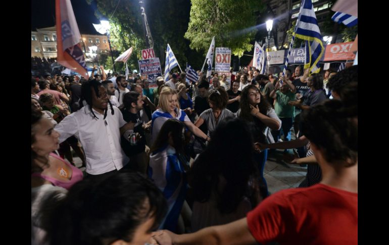 Con el total de los votos contabilizados, se confirmó que los griegos optaron por rechazar las reformas de los acreedores. AFP / L. Gouliamak