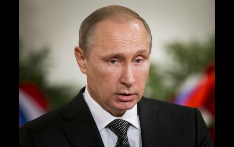 ''Putin expresó su apoyo al pueblo de Grecia para que supere las dificultades que tiene ante sí el país'', expresó el Kremlin. AP / ARCHIVO