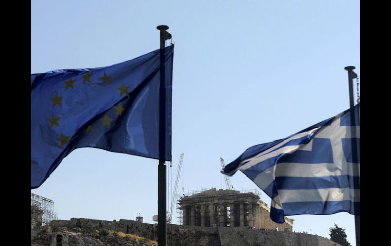 Sin acuerdos, los bancos griegos podrían hundirse en cuestión de días. EFE / O. Panagiotou