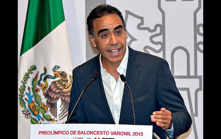 Enrique Garay deja de ser parte de TV Azteca. MEXSPORT / R.Maya