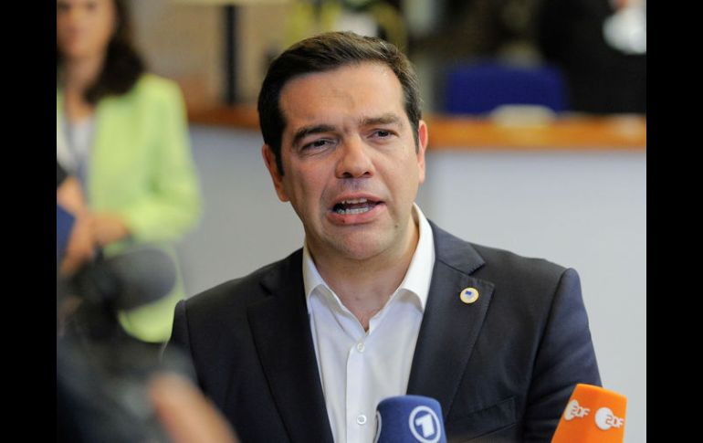 Alexis Tsipras fue recibido entre aplausos y abucheos en las distintas bancadas de la Eurocámara. EFE /