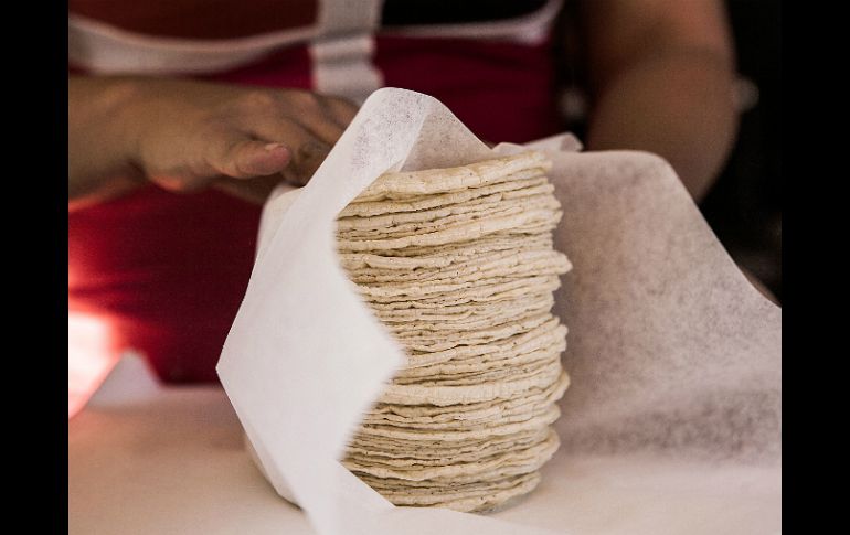 Una tortilla (25g) sólo aporta 61.5 calorías de la recomendación de energía de un mexicano promedio. EL INFORMADOR / ARCHIVO
