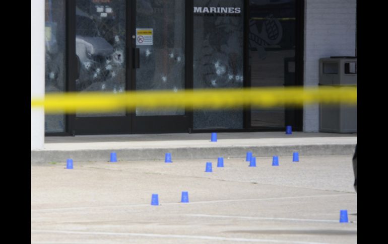 Este martes un hombre, nacido en Kuwait, mató a cuatro militares en un sitio de reclutamiento militar de Tennessee. AP / T. Barber