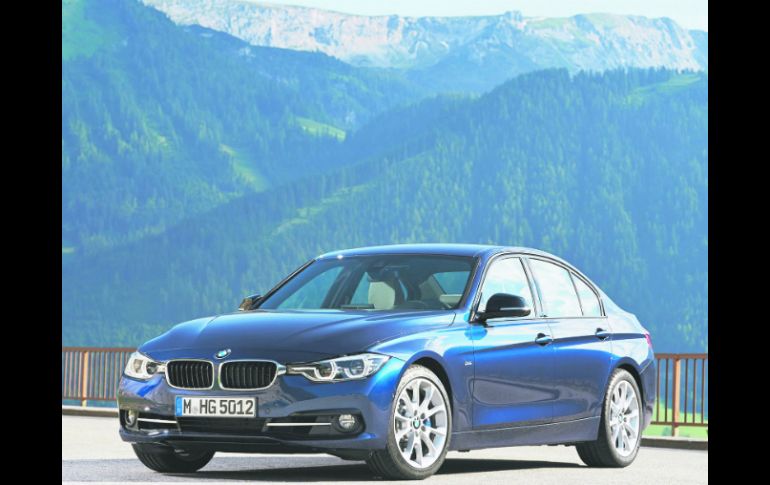 A fondo. Más que un cambio exterior, este nuevo Serie 3 recibe una dosis extra de tecnología y dinamismo en su conducción. ESPECIAL / BMW Group