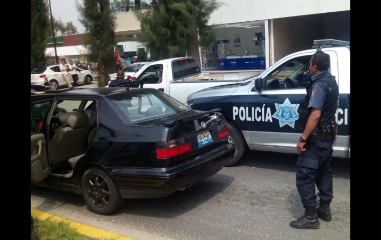 Los delincuentes fueron detenidos en el cruce de Ramón Corona y Camino Real a Colima. ESPECIAL /