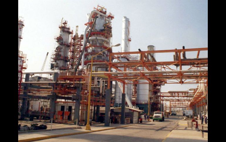 Nigeria extrae dos millones de barriles de crudo diario, pero debe explotarlos a falta de refinerías operativas. EL INFORMADOR / ARCHIVO