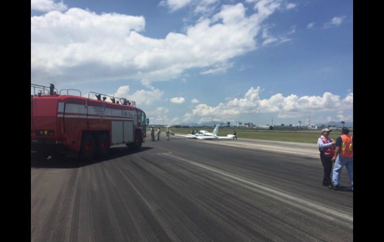 El aeropuerto de Toluca indica que la avioneta escuela aterrizó de emergencia sin que se registraran consecuencias. TWITTER / @VuelaToluca