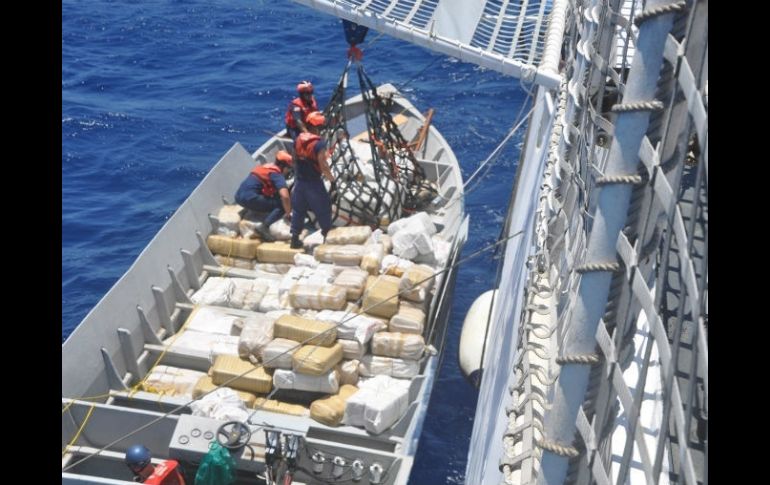 Los narcóticos fueron encontrados en una nave que estaba sumergida casi en su totalidad el mes pasado. AFP / ARCHIVO