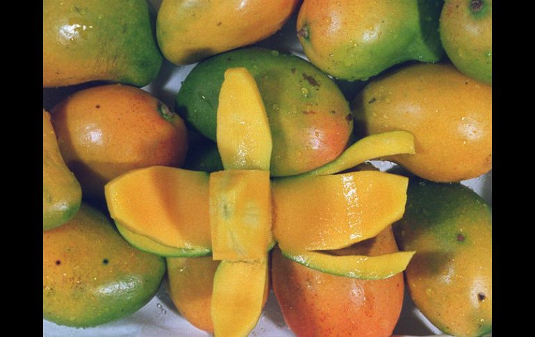 El mango tiene distintas presentaciones, es de suave pula y dulce, además de ser utilizado en varios platillos. EL INFORMADOR / ARCHIVO