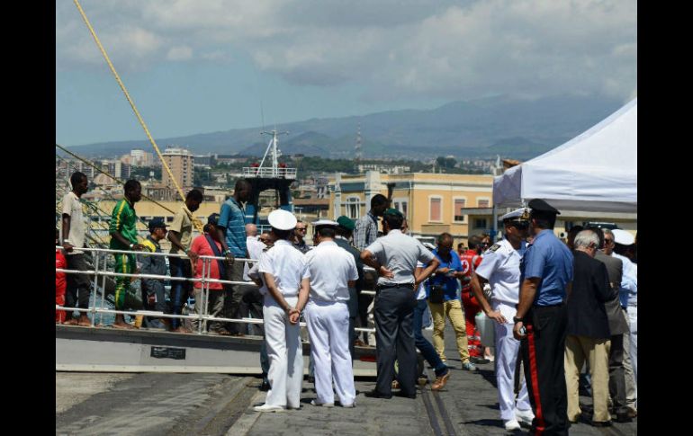Sobrevivientes fueron trasladados al puerto de Messina. EFE / O. Scardino
