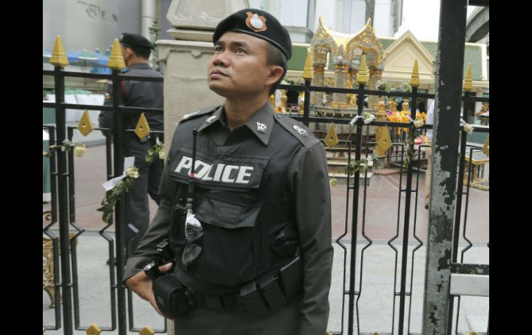 La Policía busca todavía a los responsable del atentado contra el Santuario de Erawan. EFE / N. Sangnak