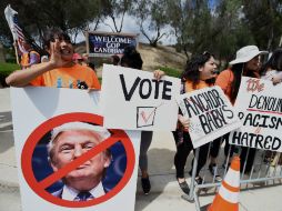 Trump y su mensaje anti inmigrantes dominan las encuestas. AP / ARCHIVO