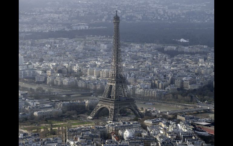Símbolo de la capital francesa, la torre es el monumento de pago más visitado del mundo. AFP / ARCHIVO