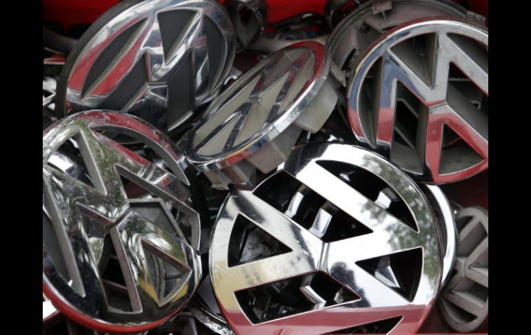 De 2009 a la fecha, Volkswagen de México vendió 39 mil 800 autos con motores que falsearon la emisión de gas. AP / ARCHIVO