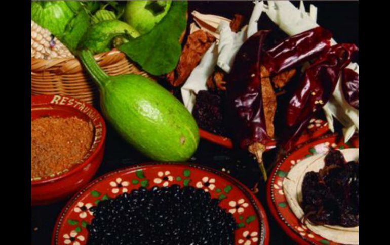 Entre otros platillos, aficionados a la gastronomía pueden saborear el ''Tamal de anís con chile verde'', típico en el estado. TWITTER / @MexicoesCultura