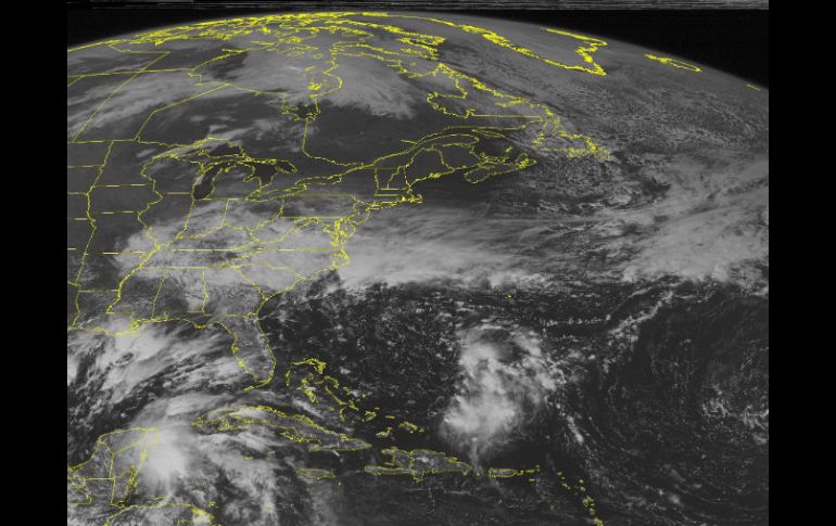 El cono de trayectoria pone al sistema desplazándose lentamente hacia el oeste-noroeste sobre el Atlántico los próximos días. AP /