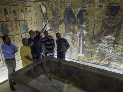 La inspección preliminar en la cripta del faraón, es el primer paso para comprobar la veracidad de la teoría. AFP / K. Desouki