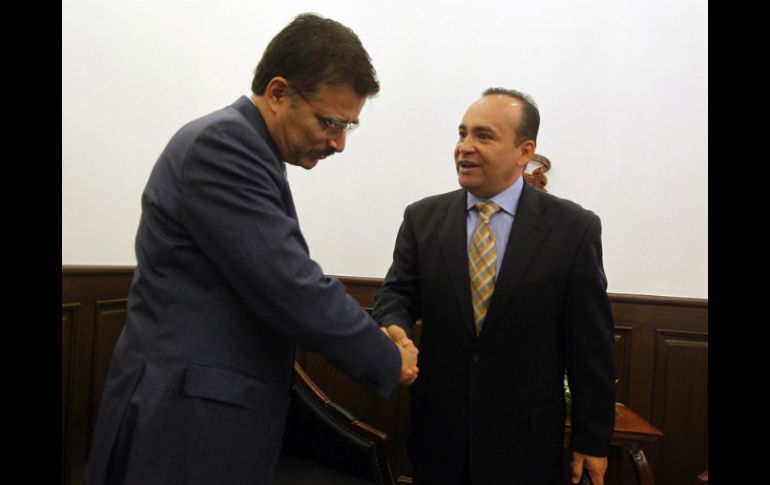 El rector de la UdeG, Tonatiuh Bravo y el alcalde de Tonalá, Sergio Chávez se reunieron la mañana de este martes. EL INFORMADOR / E. Barrera