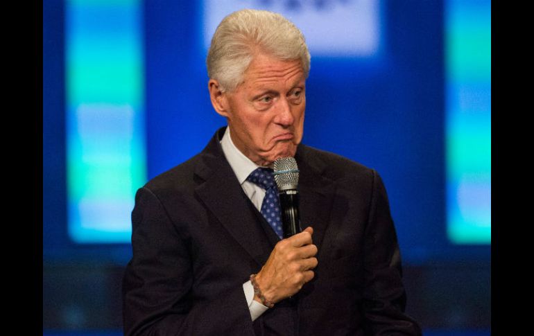 Clinton señaló que los ataques ´’carecen de hechos , si gana la candidatura ‘tendrá que afinar un poco más sus críticas’. AFP / A. Burton