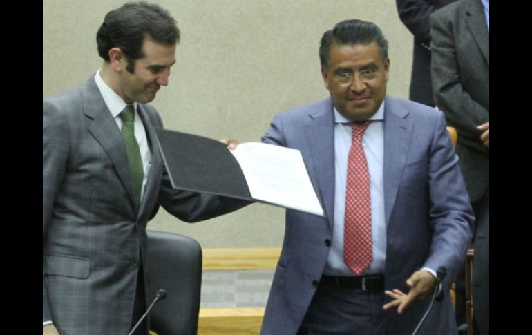 Horacio Duarte (d), el representante del partido en el INE, critica la asignación de diputaciones de representación proporcional. NTX / ARCHIVO