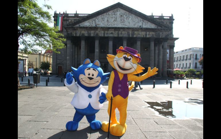 El famoso 'Don Gato' y su fiel amigo 'Benito Bodoque' se divirtieron al conocer el Centro de Guadalajara. EL INFORMADOR / R. Tamayo