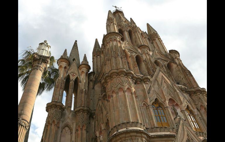 Empieza por tomarte todas las fotos posibles en la Parroquia de San Miguel Arcángel. EL INFORMADOR / ARCHIVO