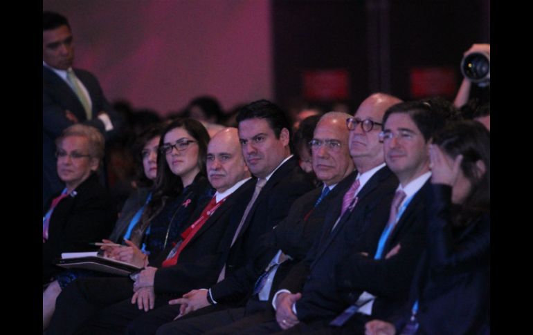 El gobernador de Jalisco (c) acompaña a José Ángel Gurría (2d) en la inauguración del 5º Foro Mundial de la OCDE. EL INFORMADOR / A. Hinojosa