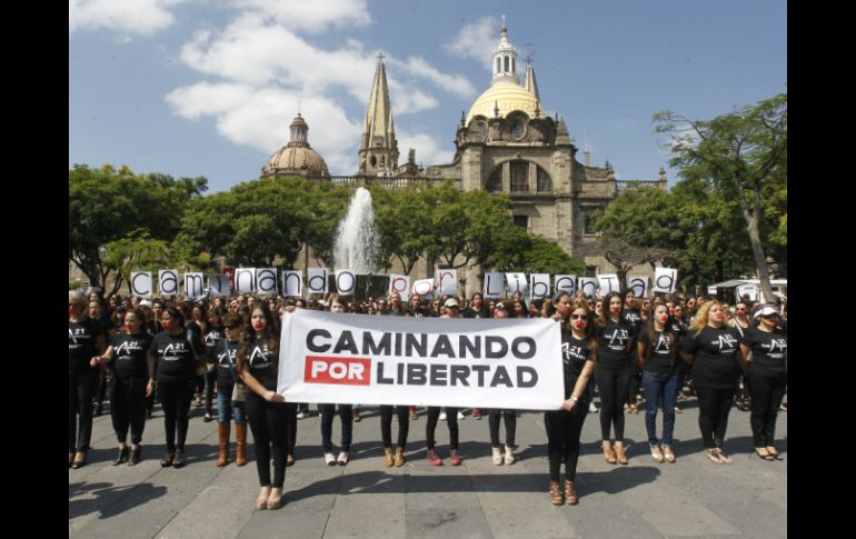 Con pancartas, alertan que México ocupa el tercer lugar en América Latina y quinto lugar a nivel mundial en trata de personas. EL INFORMADOR / A. Camacho
