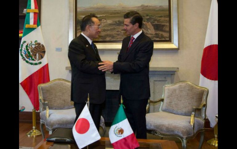 Peña Nieto y el presidente de la Cámara del país asiático, resaltan los fuertes vínculos entre las dos sociedades. TWITTER / @gobmx