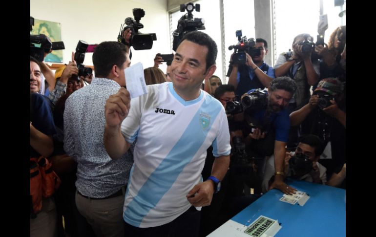 Los conteos preliminares dan el triunfo a el comediante, Jimmy Morales. AFP / R. Arangua