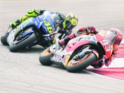 Valentino Rossi y Marc Márquez han protagonizado una guerra sin cuartel a lo largo de la temporada del Campeonato Mundial de Moto GP. AFP / M. Vatsyayana
