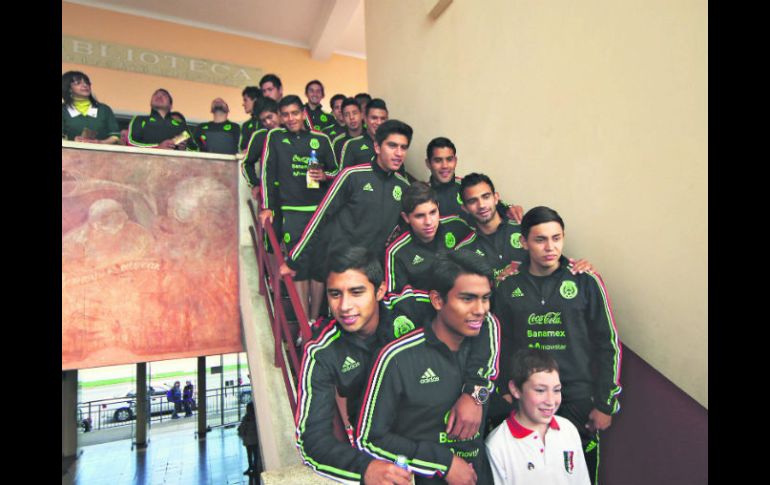 Los seleccionados de la Sub-17 jugarán hoy en Chillán, una localidad donde David Alfaro Siqueiros pintó el mural “Muerte al invasor”. ESPECIAL /