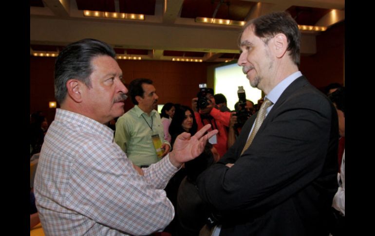 Navarrete (izq) renunció luego de 13 meses, el diputado Basave (der) pidió licencia para postularse al cargo. SUN / C. Mejía