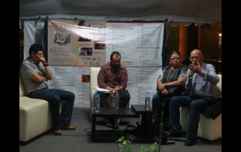 Laura Castro Golarte, Alejandro Almazán y José Reveles sostuvieron una charla sobre el oficio, moderada por Jorge Covarrubias. EL INFORMADOR / F. Atilano