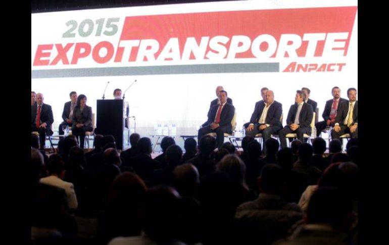 Este martes inicia oficialmente la Expo Transporte de la Asociación Nacional de Productores de Autobuses. TWITTER / @RobertoLopezJal