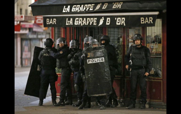 Fuerzas especiales de seguridad toman sus posiciones en una calle de Saint Denis. AP / F. Mori