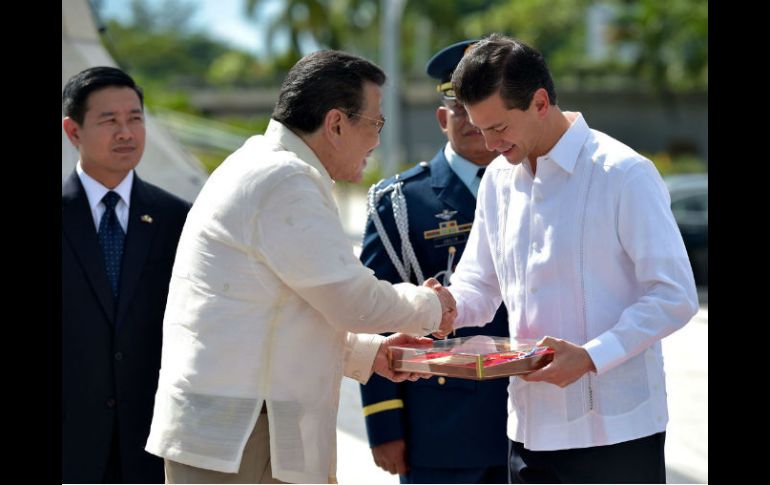 El Presidente Peña Nieto recibió las llaves de la ciudad de Manila de manos de su alcalde, Joseph E. Estrada. NTX /